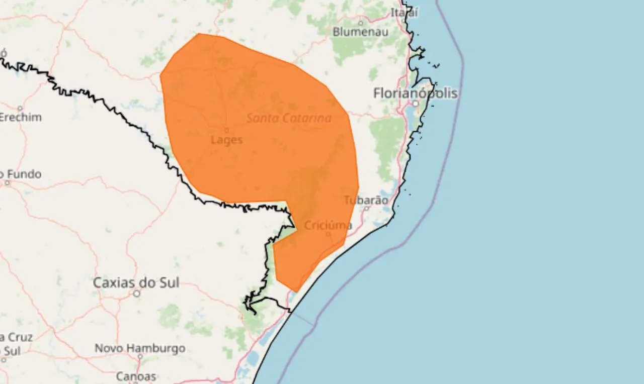 o mapa mostra a área em alerta para chuva intensa